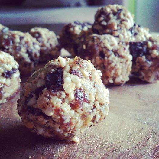 Healthy & easy cookie dough balls!