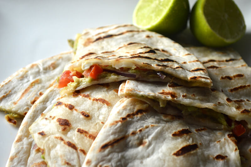 vegetarische-quesadillas-met-avocado-tomaat-en-mozzarella2