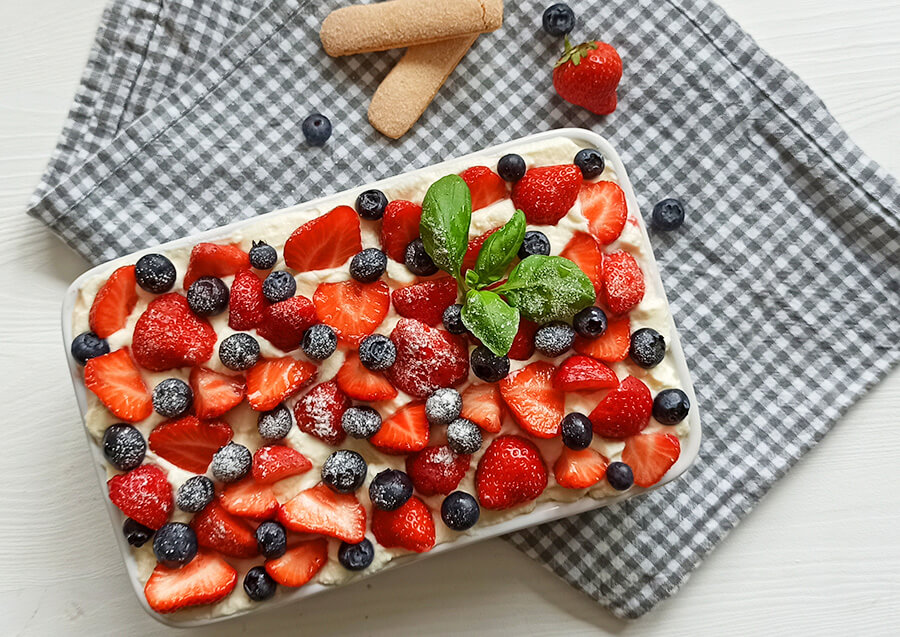 buufenbuuf tiramisu met aardbeien en blauwe bessen aardbeientiramisu toetje makkelijk recept taart5