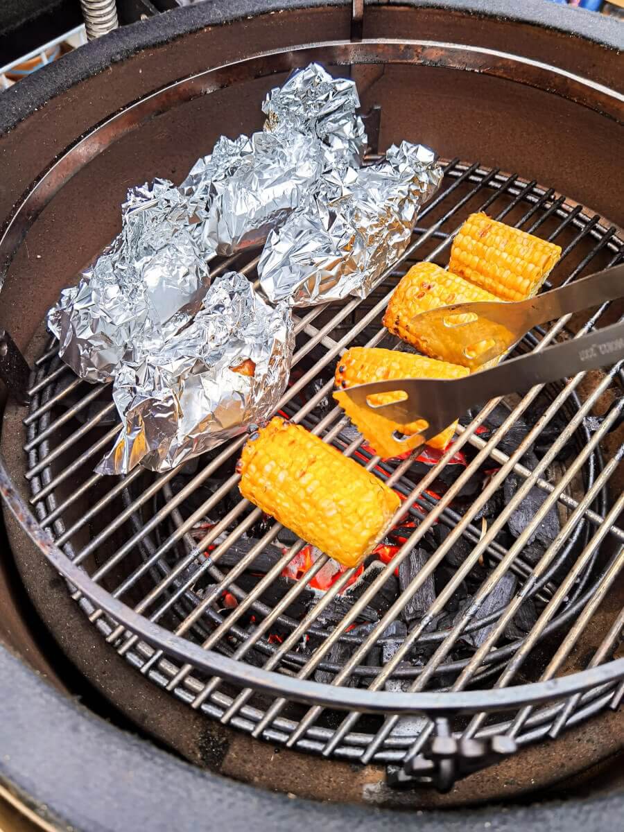 chili con carne met zoete aardappel van de kamado mais mr. hop bier